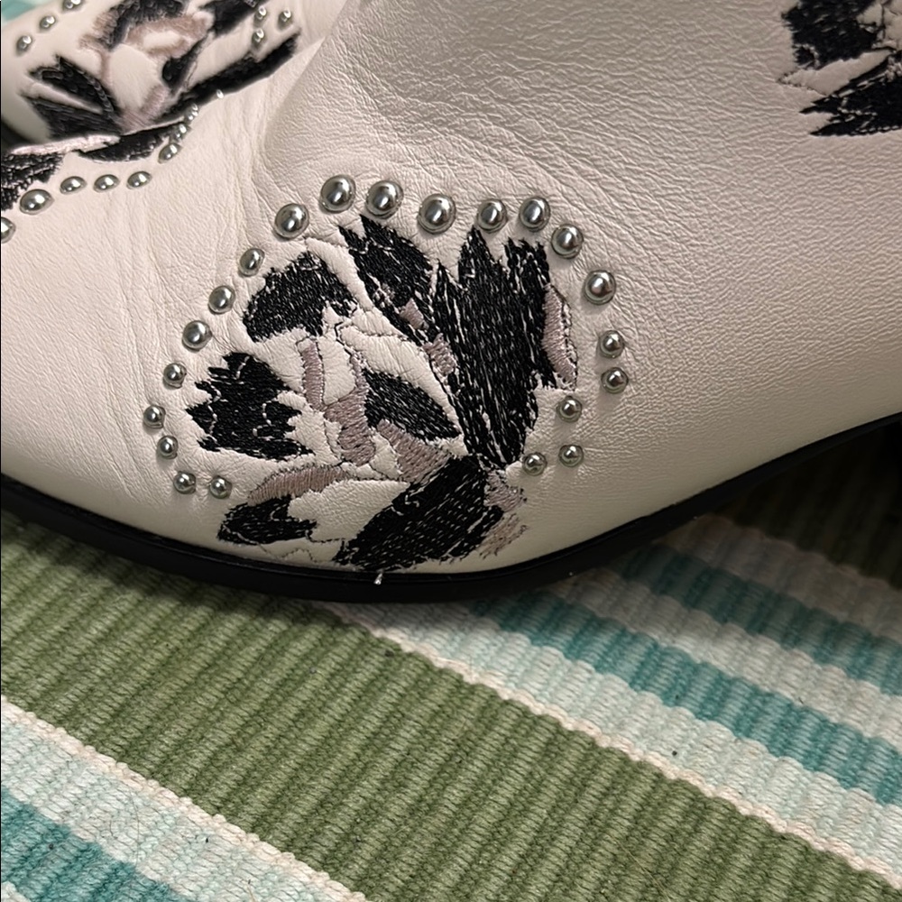 Dolce Vita White and Black Ankle Boots - embroidered leather - Picture 10 of 16